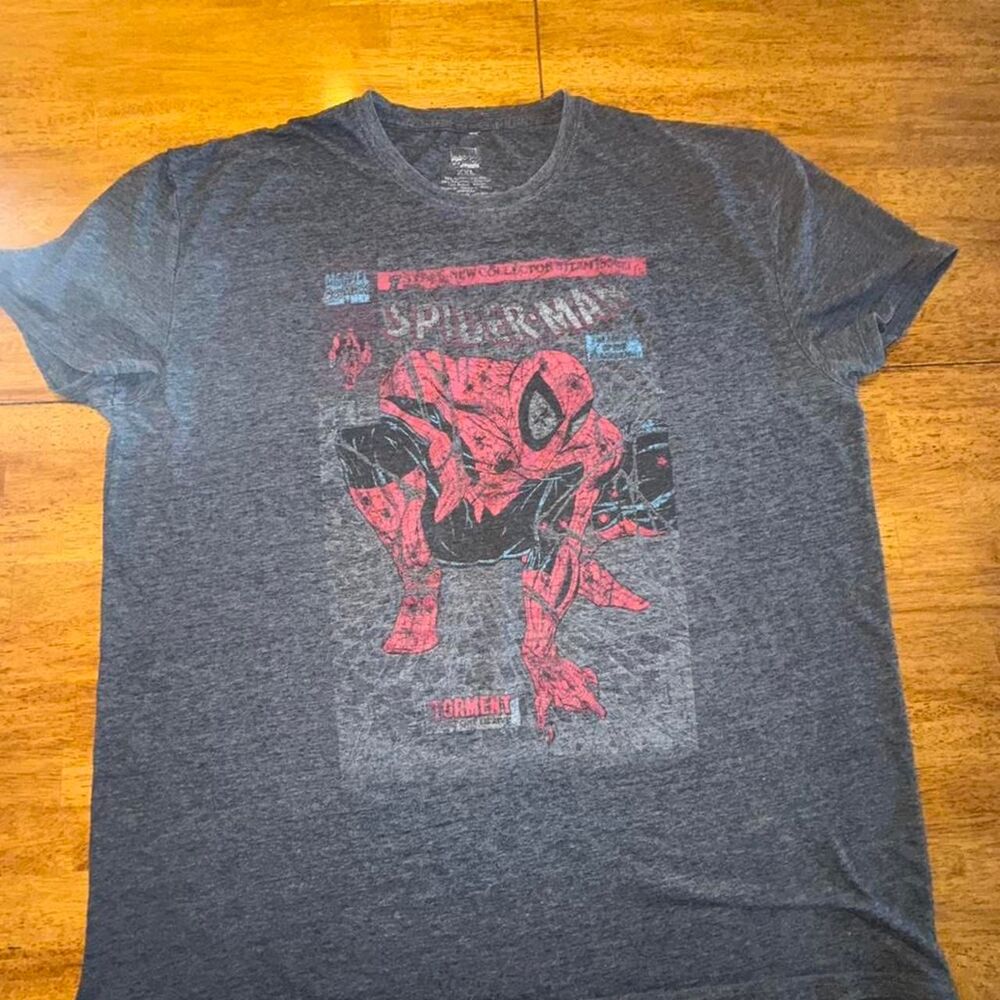 Marvel Men's Grey and Black T-shirt